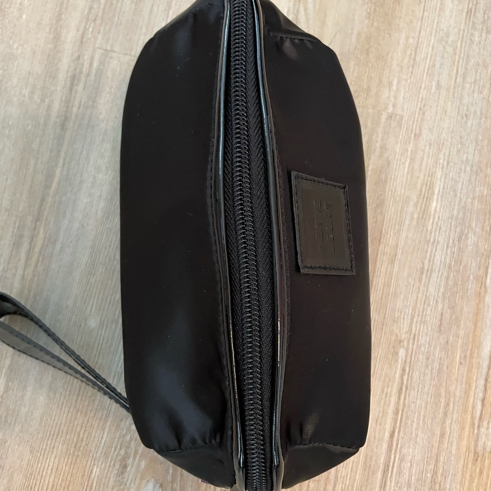 INVENTORY CLOSE OUT!! Assorted cosmetic & beauty bags - Picture 3 of 14